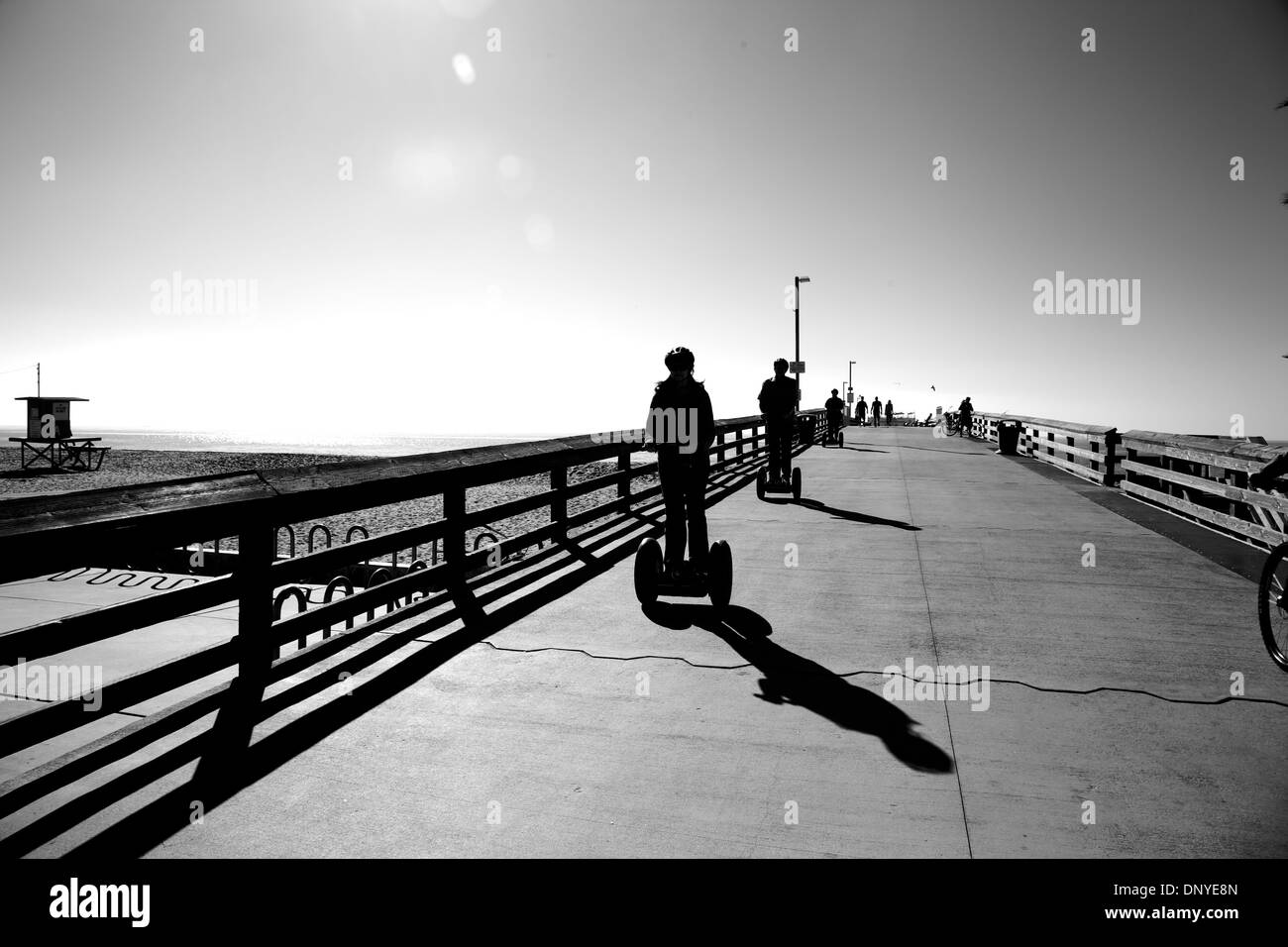 Les touristes à Santa Monica Pier Banque D'Images