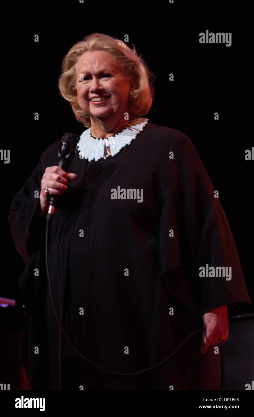 Apr 29, 2006 ; Raleigh, NC, USA ; Chanteur légendaire BARBARA COOK effectue vivre en Caroline du Nord pour la première fois en 25 ans à Thalian Hall situé à Wilmington. Crédit obligatoire : Photo par Jason Moore/ZUMA Press. (©) Copyright 2006 par Jason Moore Banque D'Images