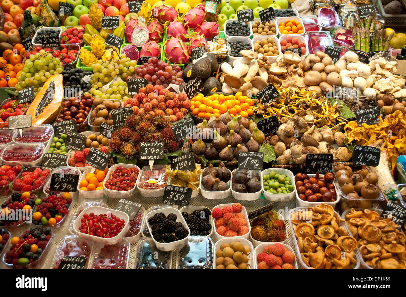 Étal de fruits, marché de la Boqueria, La Rambla, Barcelone, Catalogne, Espagne Banque D'Images