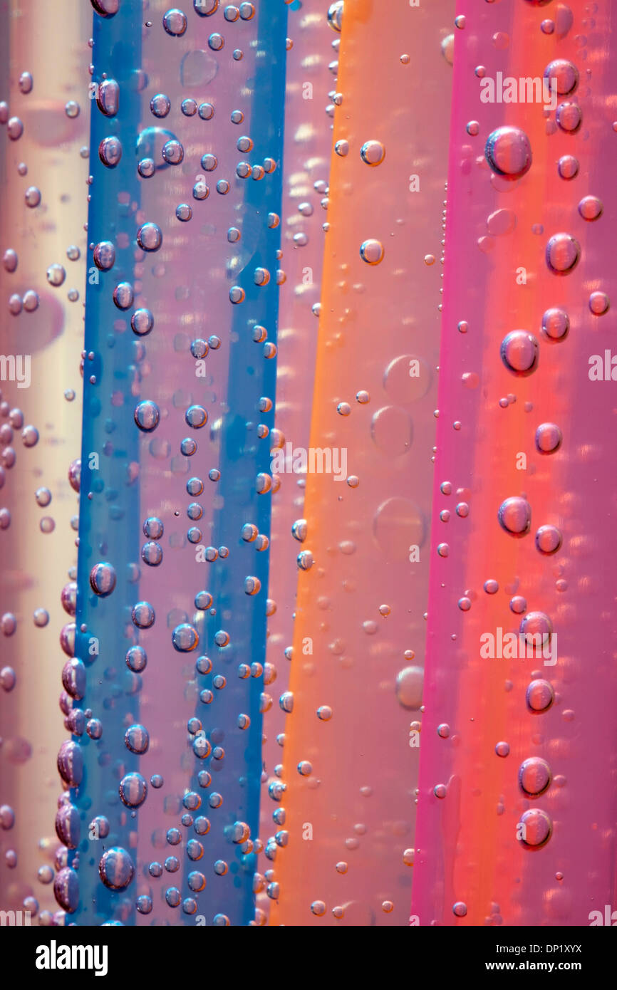 Pailles colorées avec des bulles d'air Banque D'Images