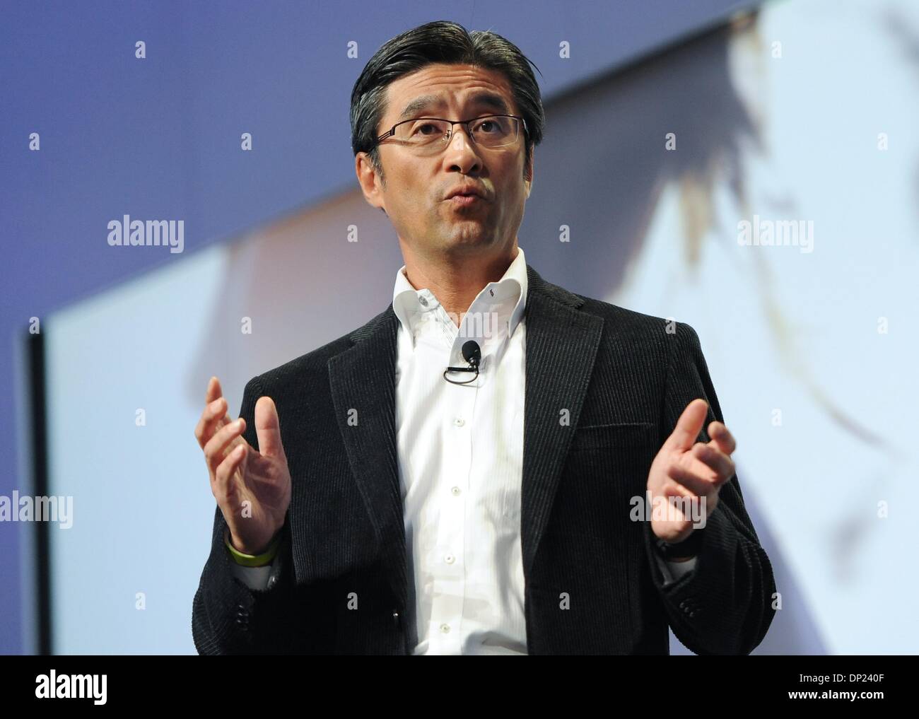 Las Vegas, USA. 06 Jan, 2014. Pdg et président de Sony Mobile Communications, Kunimasa Suzuki, prend la parole à une conférence de presse Sony qui a eu lieu dans le contexte de la Consumer Electronics Show CES de Las Vegas, USA, 06 janvier 2014. Le salon prendra officiellement place du 07 au 10 janvier 2014. Photo : BRITTA PEDERSEN/dpa/Alamy Live News Banque D'Images