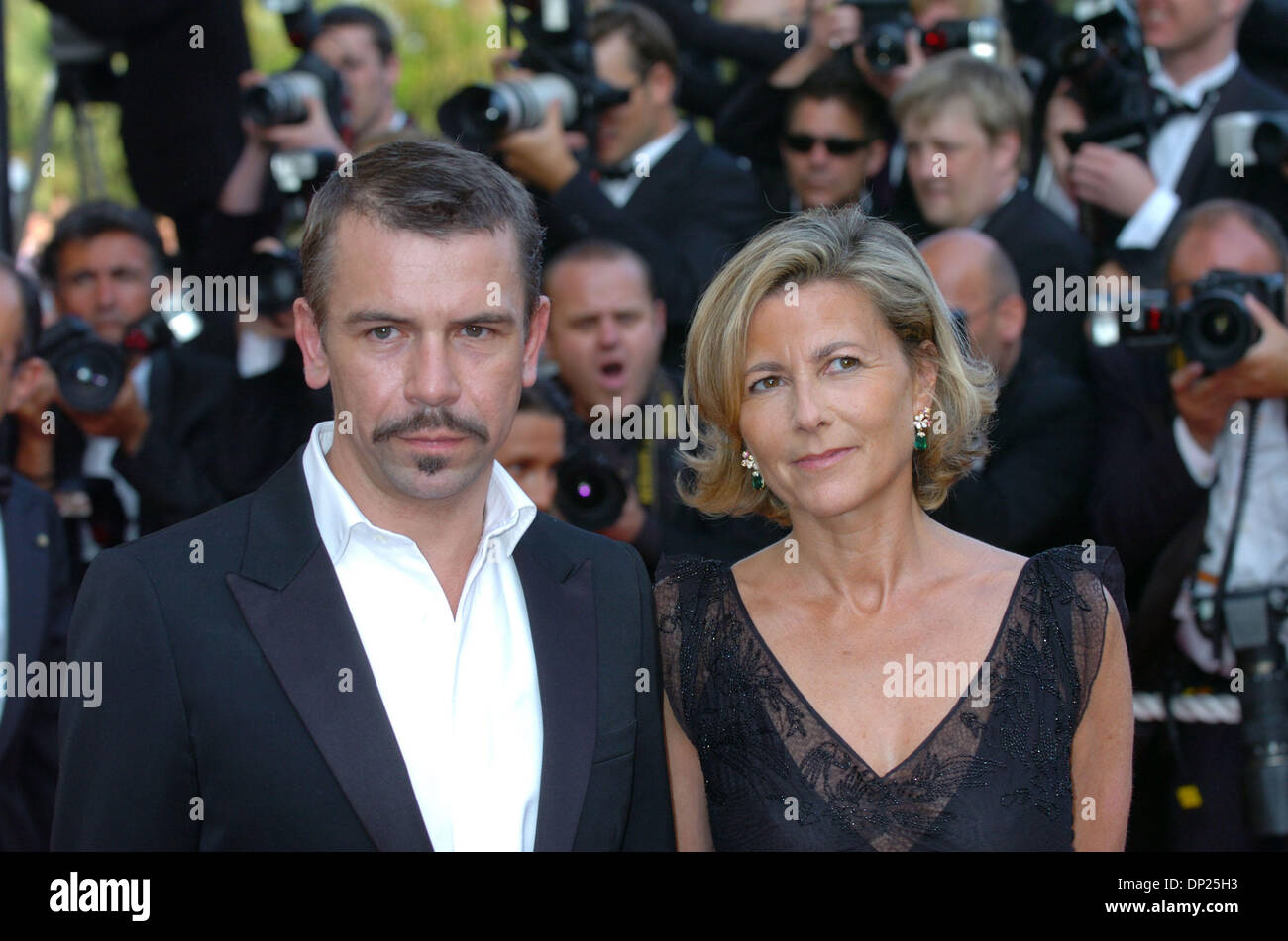 17 mai 2006, Cannes, France ; Claire Chazal lors de la première de "The Da Vinci Code' à la soirée d'ouverture de la 59e Assemblée annuelle du Festival du Film de Cannes en France le 17 mai 2006. Crédit obligatoire : Photo par Frédéric/Injimbert ZUMA Press. (©) Copyright 2006 by Frederic Injimbert Banque D'Images
