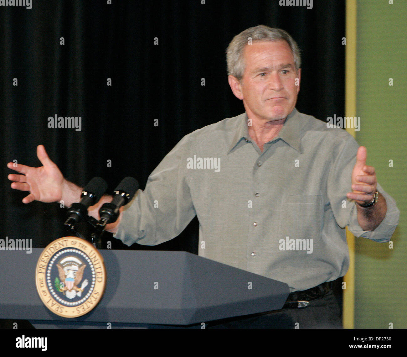 19 mai, 2006 ; Yuma, AZ, USA ; Président des États-Unis George W. Bush parle d'agents de patrouille frontalière à la Border Patrol gare à Yuma, AZ, le 18 mai 2006. Crédit obligatoire : Photo par Will Powers/ZUMA Press. (©) Copyright 2006 by Will Powers Banque D'Images