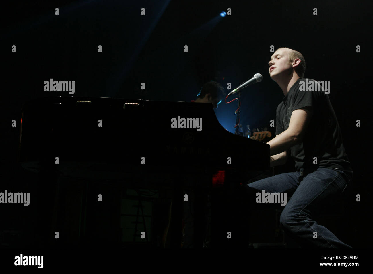 23 mai, 2006 ; New York, NY, USA ; "La Mêlée" à la Webster Hall. Isaac Slade (chant, piano) et Joe King (guitare, chant). Crédit obligatoire : Photo par Aviv petit/ZUMA Press. (©) Copyright 2006 par Aviv Petit Banque D'Images