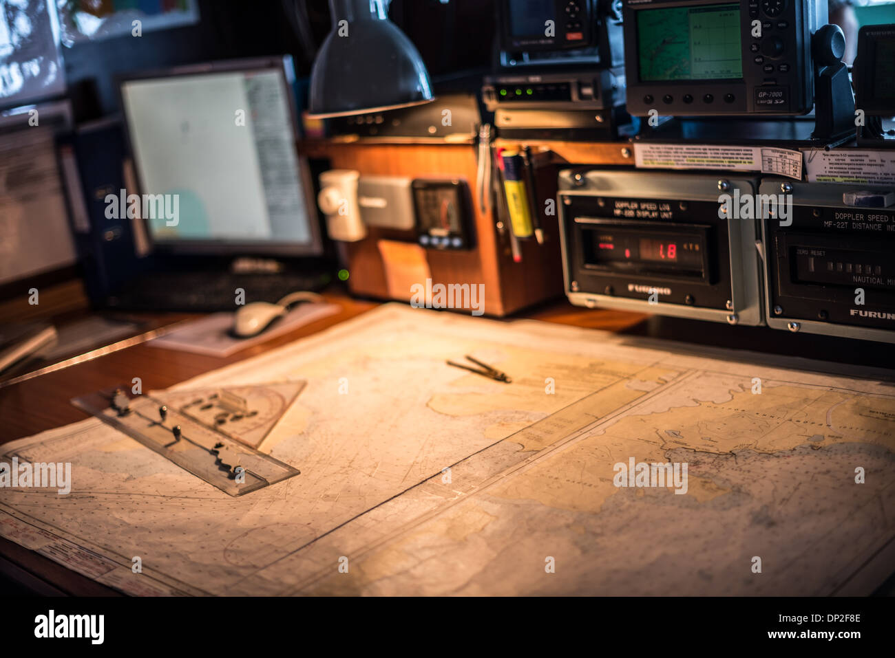L'ANTARCTIQUE - les cartes de navigation sur une table de carte sur le pont d'un navire de croisière antarctique, le Polar Pioneer. Banque D'Images