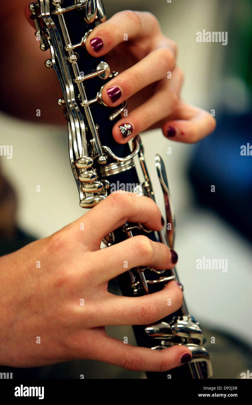 Juin 05, 2006, Minneapolis, MN, USA ; un détail tirer un élève jouant la clarinette dans l'Anne Sullivan band. Crédit obligatoire : Photo par Jerry Holt/Minneapolis Star T/ZUMA Press. (©) Copyright 2006 par Minneapolis Star T Banque D'Images
