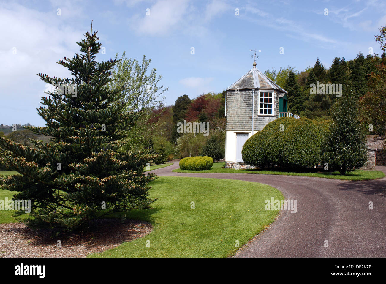Le PALMER HOUSE GAZEBO DANS LE MOTIF DE RHS ROSEMOOR. DEVON UK. Banque D'Images