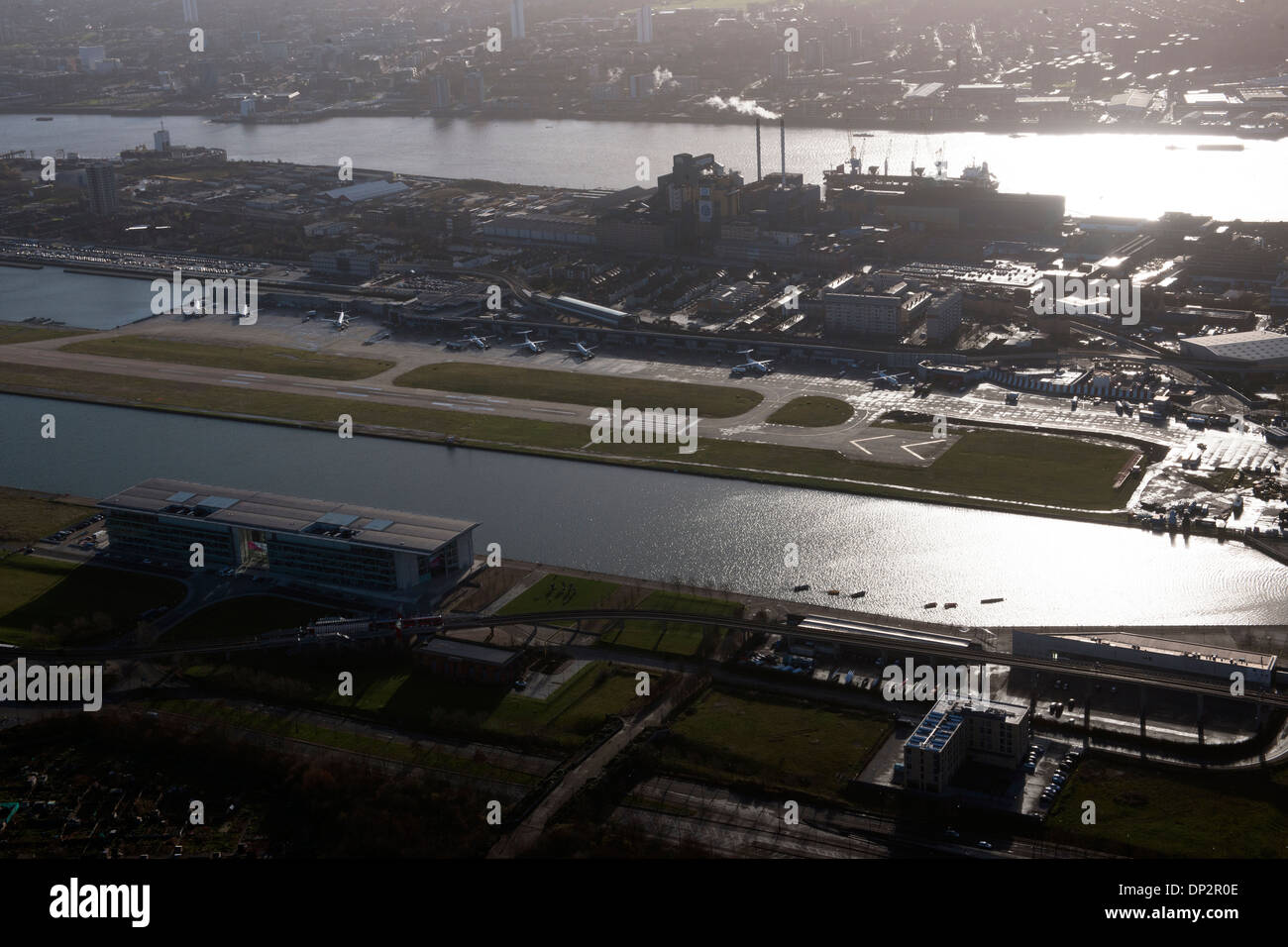 L'aéroport de London City à partir de l'air. Banque D'Images