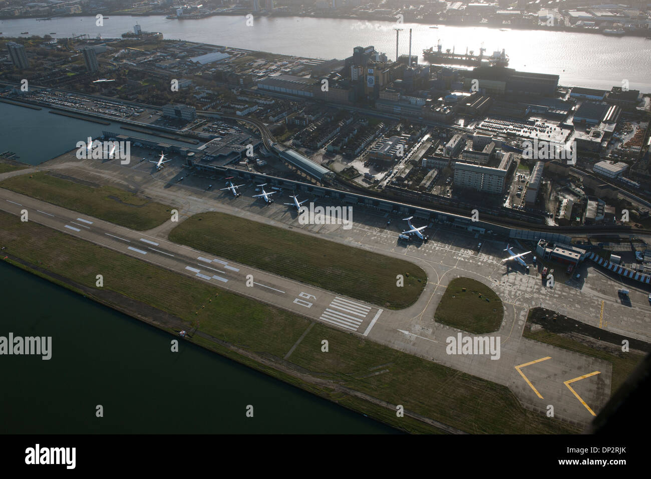 L'aéroport de London City à partir de l'air. Banque D'Images