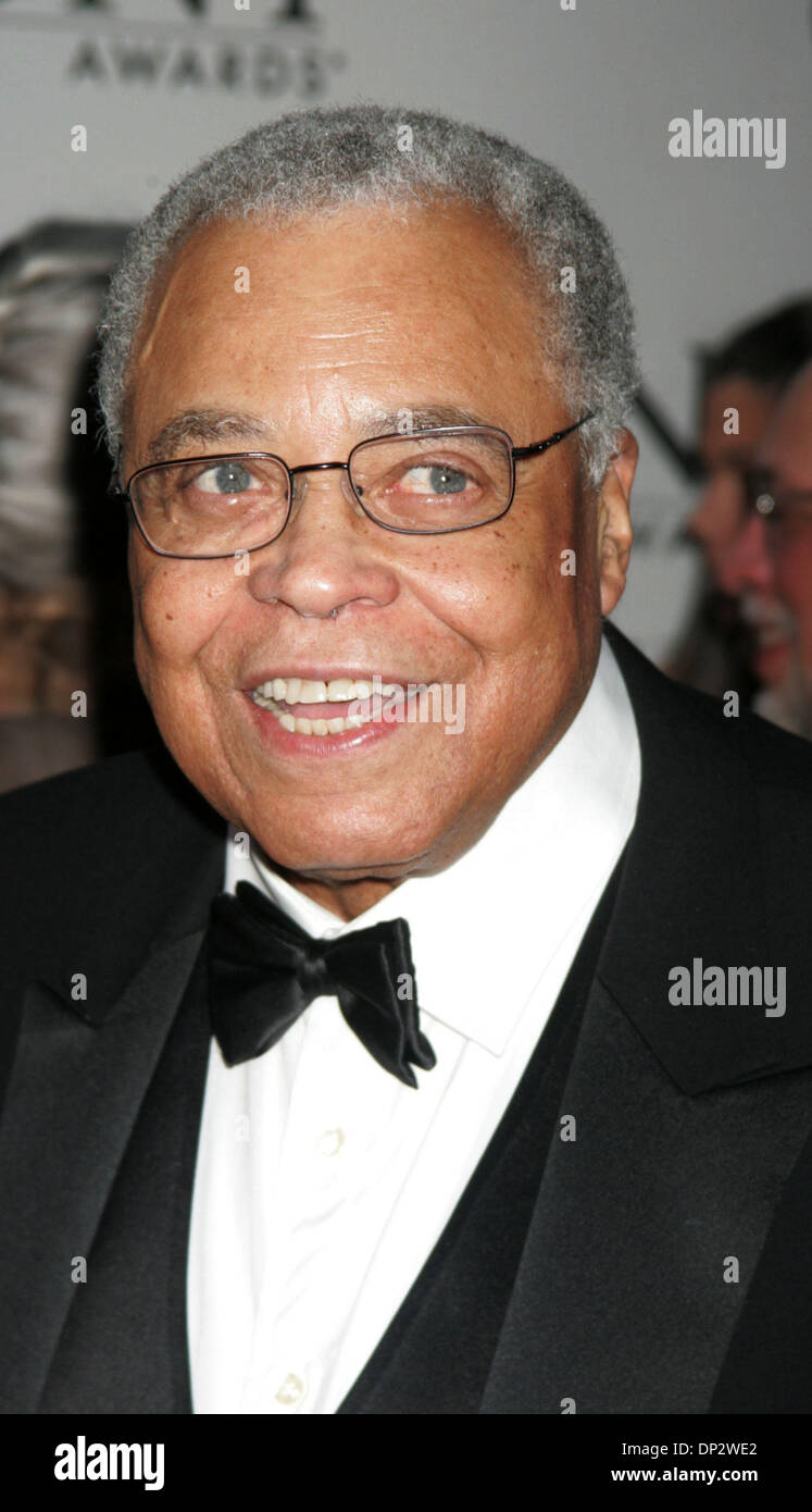 Jun 11, 2006 ; New York, NY, USA ; l'acteur James Earl Jones à l'arrivée pour la 60th Annual Tony Awards qui a eu lieu au Radio City Music Hall. Crédit obligatoire : Photo par Nancy/Kaszerman ZUMA Press. (©) Copyright 2006 by Kaszerman Banque D'Images