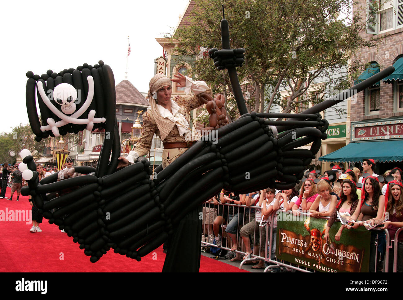 Juin 24, 2006, Anaheim, Californie, USA ; l'atmosphère au 'Pirates Des Caraïbes' Première mondiale tenue à Disneyland. Crédit obligatoire : Photo de Lisa O'Connor/ZUMA Press. (©) Copyright 2006 by Lisa O'Connor Banque D'Images