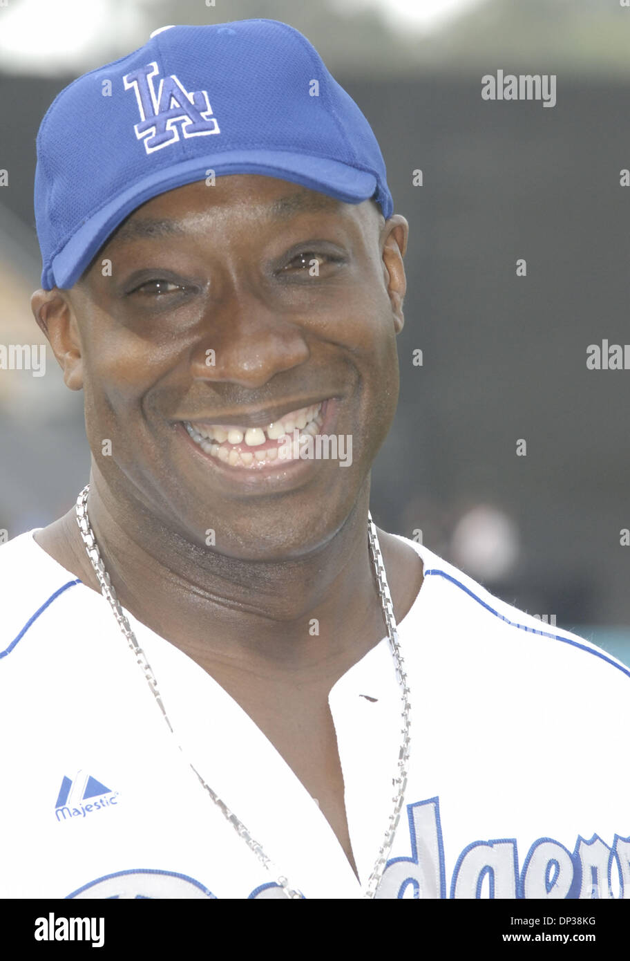 Jun 24, 2006 ; Los Angeles, CA, USA ; l'acteur Michael Clarke Duncan joue dans le 48e Congrès annuel des Dodgers de la All Stars Hollywood Jeu. Crédit obligatoire : Photo par Rob DeLorenzo/ZUMA Press. (©) Copyright 2006 par Rob DeLorenzo Banque D'Images