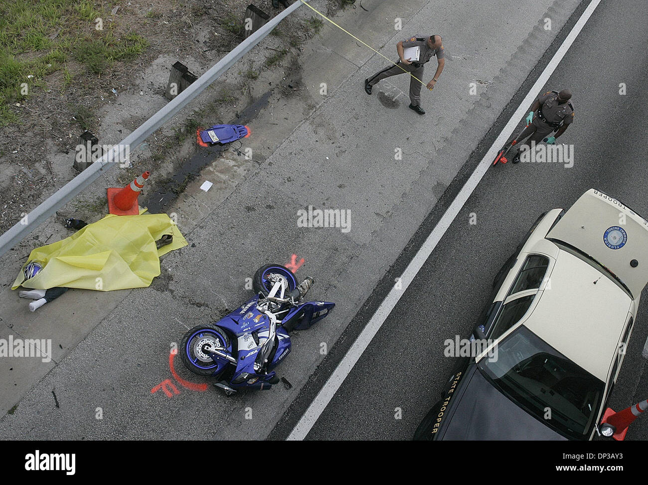 Jun 26, 2006 ; Palm Beach Gardens, FL, USA ; un accident de moto mortel sur  la I-95 en direction sud, grogna l'heure de pointe du trafic à PGA Blvd à  Palm