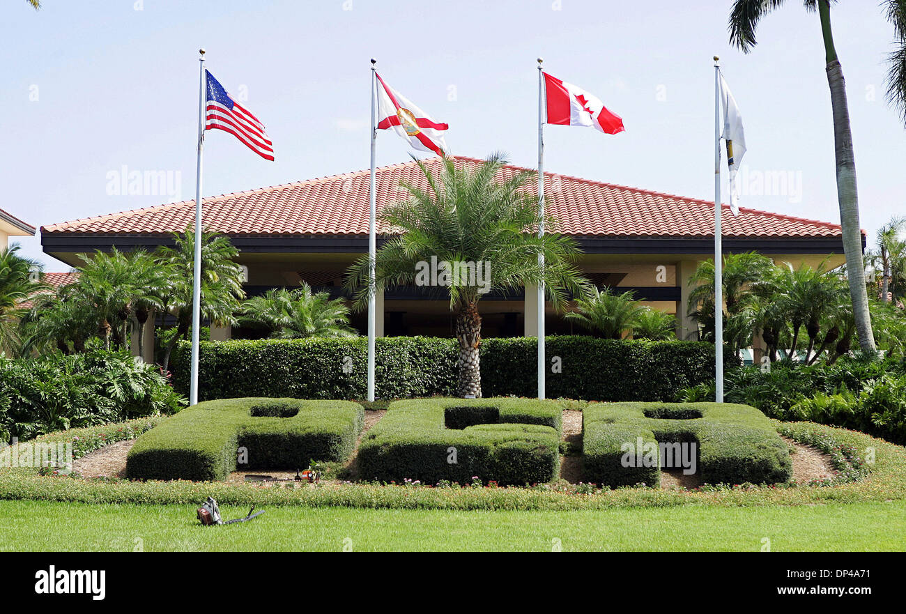 Aug 02, 2006 ; Palm Beach Gardens, FL, USA ; l'entrée du cercle pour PGA National Resort à Palm Beach Gardens. Crédit obligatoire : Photo de Richard Graulich/Palm Beach Post/ZUMA Press. (©) Copyright 2006 par Palm Beach Post Banque D'Images