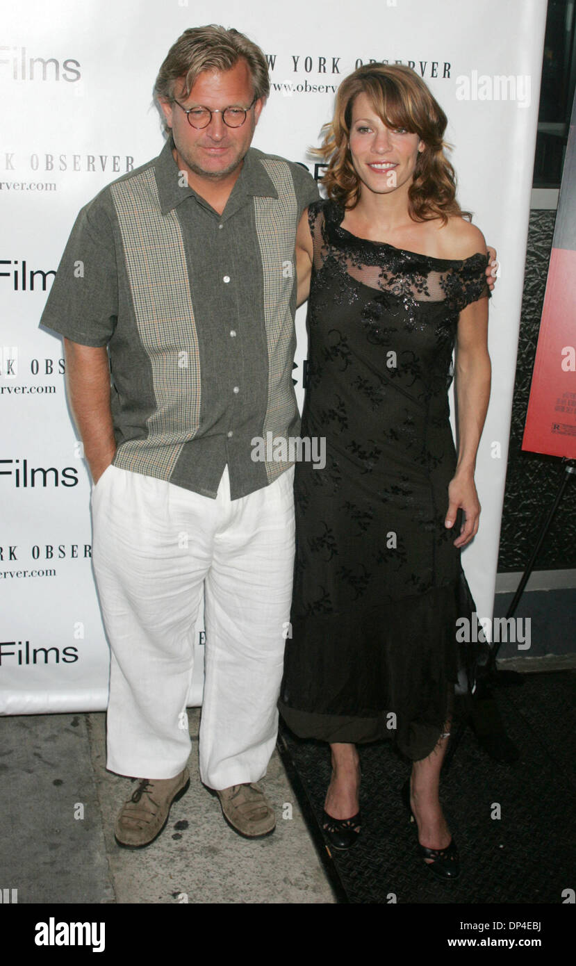 Août 08, 2006 ; New York, NY, USA ; Directeur BENT HAMER et LILI TAYLOR au New York premiere de 'Factotum' tenue au Théâtre du Centre de l'ICF. Crédit obligatoire : Photo par Nancy/Kaszerman ZUMA Press. (©) Copyright 2006 by Kaszerman Banque D'Images