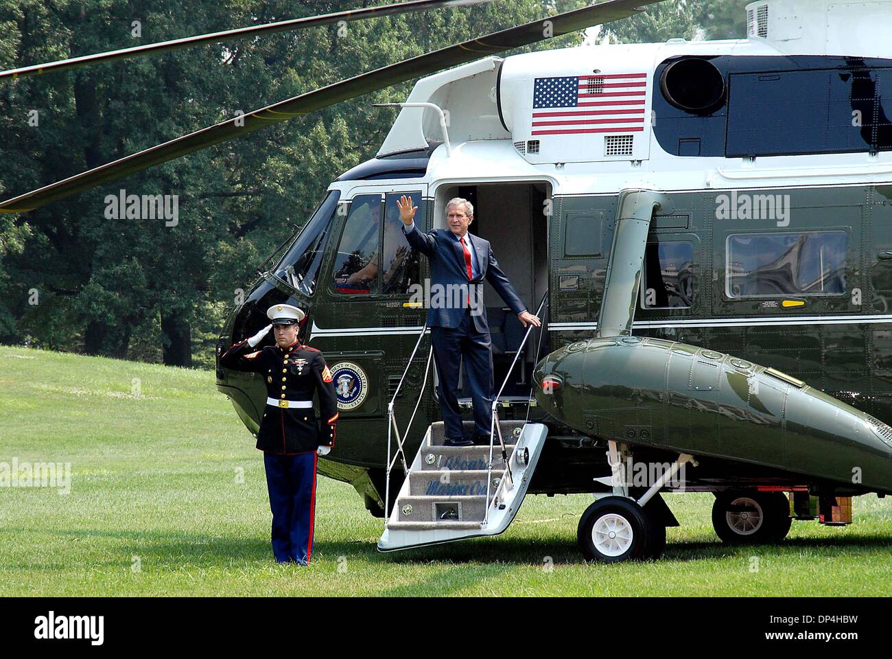 2 août 2006 - J10999CBE.Le Président Bush laisse à bord d'un marin. ...08-02-2006. Christy Bowe / / 2006(Credit Image : © Photos Globe/ZUMAPRESS.com) Banque D'Images