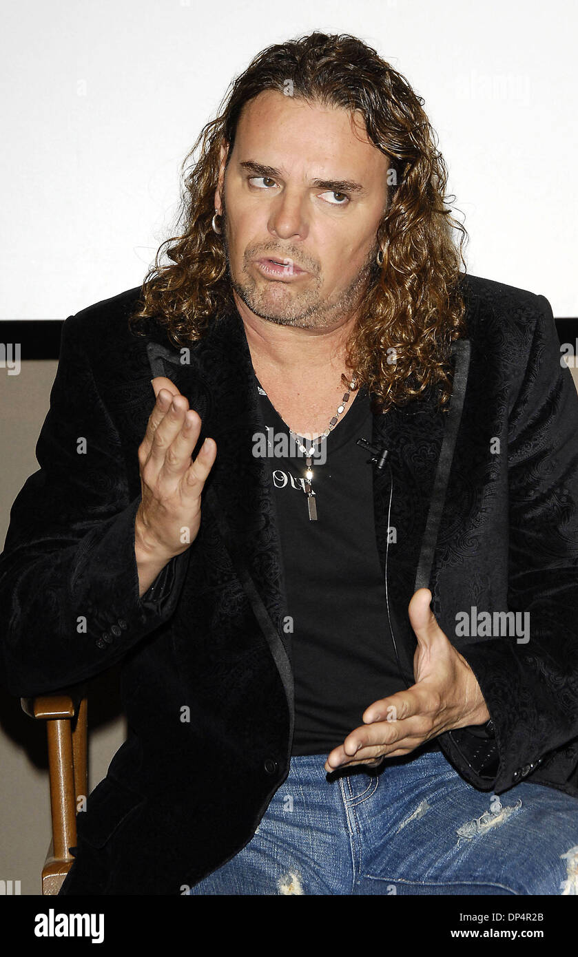 Aug 21, 2006 ; Los Angeles, CA, USA ; chanteur FHER, du groupe de rock mexicain Mana, au cours d'une conférence de presse pour la sortie de leur dernier CD "Amar Es combattre." Photo : crédit obligatoire par Vaughn Youtz/ZUMA Press. (©) Copyright 2006 par Vaughn Youtz Banque D'Images
