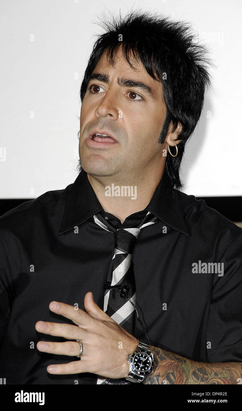 Aug 21, 2006 ; Los Angeles, CA, USA ; Batteur ALEX GONZALEZ du groupe de rock mexicain 'Mana', lors d'une conférence de presse pour la sortie de leur dernier CD "Amar Es combattre. Crédit obligatoire : Photo par Vaughn Youtz/ZUMA Press. (©) Copyright 2006 par Vaughn Youtz Banque D'Images