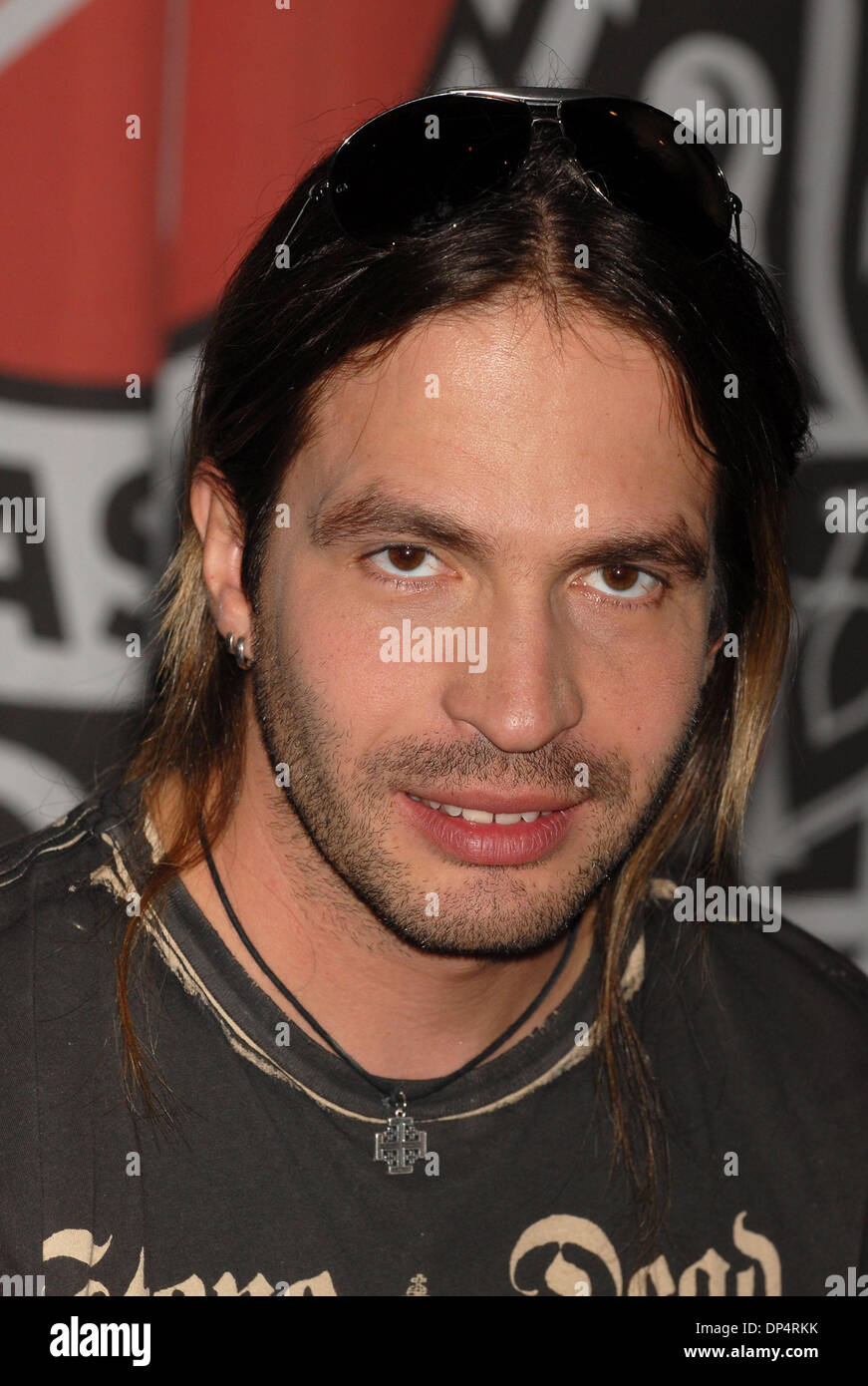 Aug 23, 2006 ; New York, NY, USA ; SERGIO VALLIN de 'MANA' pour la sortie du CD "Amar es combattre' qui a eu lieu au Virgin Megastore de Times Square crédit obligatoire : Photo par Dan Herrick/ZUMA KPA. (©) Copyright 2006 by Dan Herrick Banque D'Images