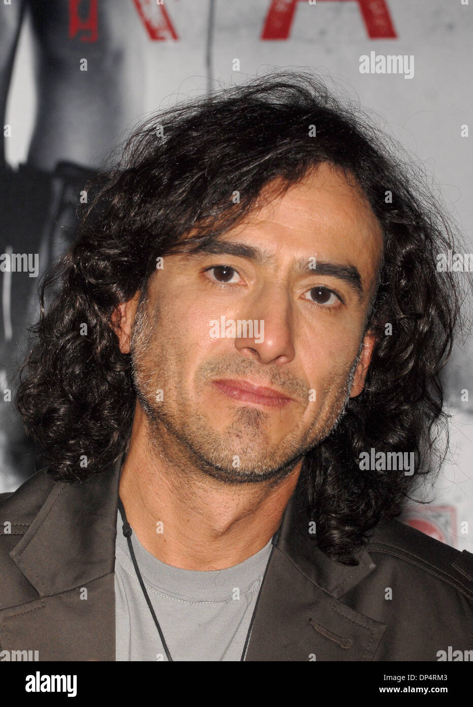 Aug 23, 2006 ; New York, NY, USA ; Juan Diego CALLEROS de 'MANA' pour la sortie du CD "Amar es combattre' qui a eu lieu au Virgin Megastore de Times Square crédit obligatoire : Photo par Dan Herrick/ZUMA KPA. (©) Copyright 2006 by Dan Herrick Banque D'Images