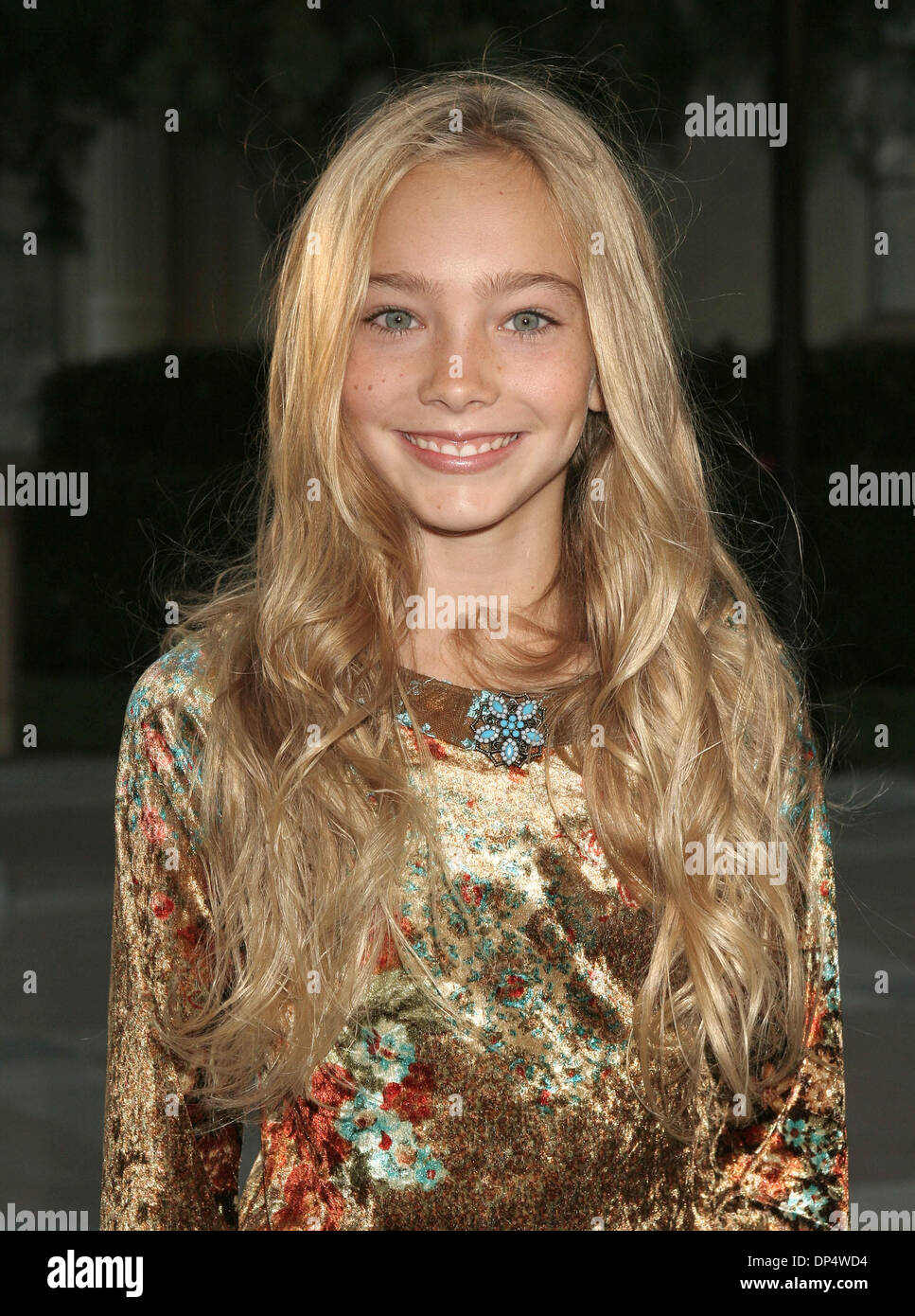 Aug 25, 2006 ; Los Angeles, CA, USA ; KELSEY LYNN BATELAAN actrice à la saison quatre première projection de Nip/Tuck a tenu sur le lot, les Studios Paramount à Hollywood. Crédit obligatoire : Photo par Paul Fenton/ZUMA KPA.. (©) Copyright 2006 by Paul Fenton Banque D'Images