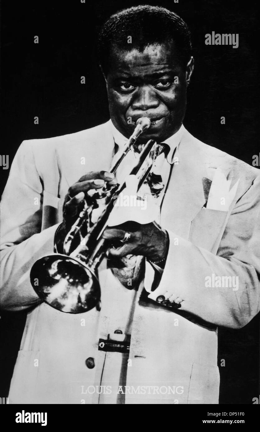 Louis Armstrong (1901-1971), artiste de jazz américain, à jouer de la trompette, vers 1950 Banque D'Images