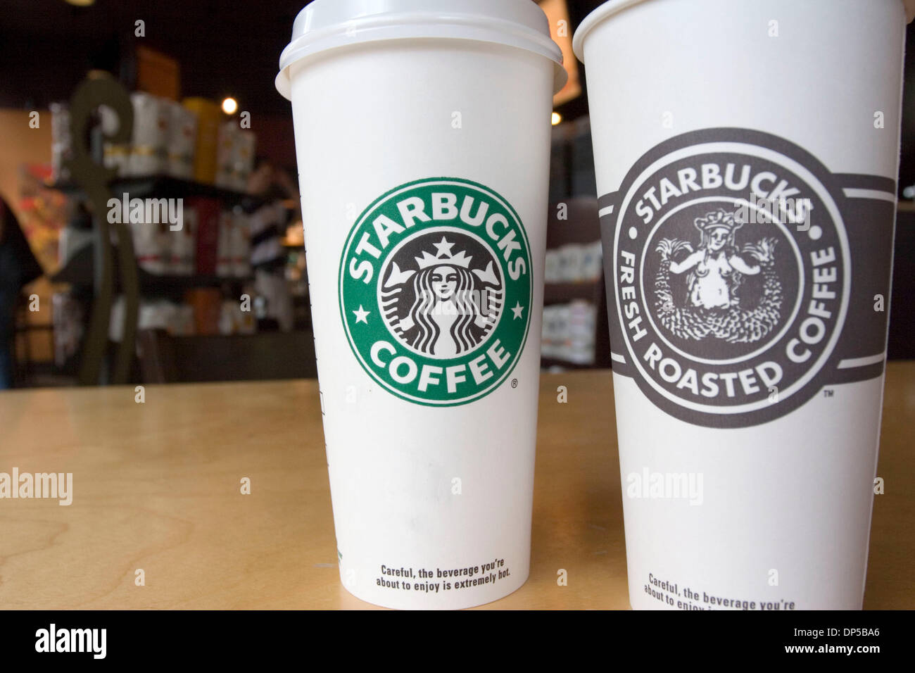 Sep 10 06 Portland Or Usa Tasses A Cafe Starbucks Avec Son Design Original R Et De La Conception En Cours Sont Vus Dans Un Magasin A Portland Oregon Starbucks