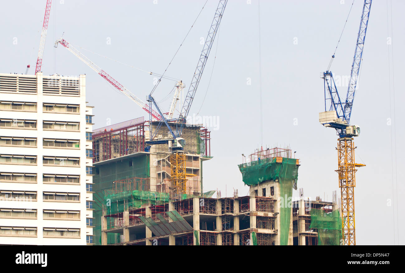 Grue de construction et de construction des capacités. Banque D'Images