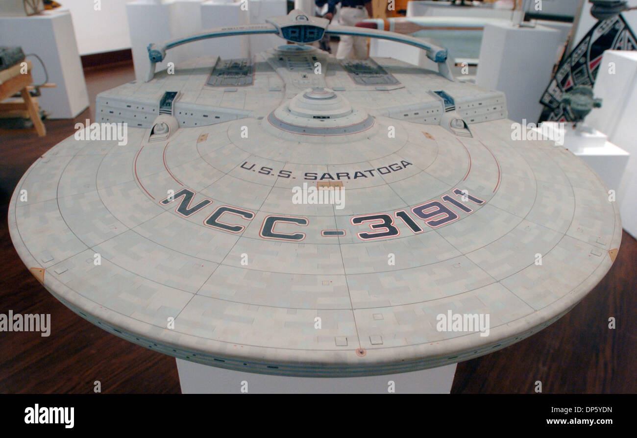 Sep 29, 2006, Manhattan, NY, USA ; USS Reliant modèle actuellement nommé USS Saratoga utilisé dans 'Star Trek II : La colère de Khan", estimée à vendre pour 7 000 $-$9 000. Dans la célébration du 40e anniversaire de 'Star Trek' Christie's organise une vente aux enchères de deux 'Star Trek' articles tirés des archives de CBS Paramount Television Studios. Les éléments incluant l'intégralité de la 'Star Trek Banque D'Images