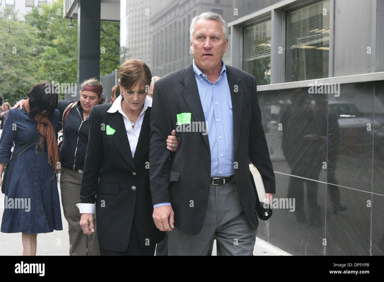 Sep 29, 2006 ; New York, NY, USA ; Nicole duFresne's parents laissant 111 Centre St. à Manhattan. Le tournage a eu lieu sur Rivington St. dans le Lower East Side Le 27 janvier 2005 où l'actrice en herbe Nicole duFresne a été abattu. Crédit obligatoire : Photo par Mariela Lombard/ZUMA Press. (©) Copyright 2006 par Mariela Lombard Banque D'Images