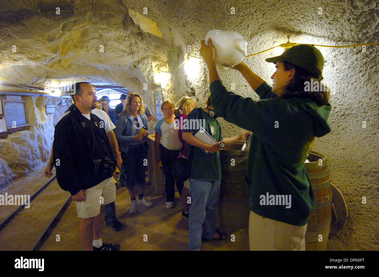 Sep 30, 2006 ; Antioche, CA, USA ; touristes écouter un guide à l'Black Diamond Mines à Antioche. Crédit obligatoire : Photo par Karl Mondon/Contra Costa Times/ZUMA Press. (©) Copyright 2006 par Contra Costa Times Banque D'Images