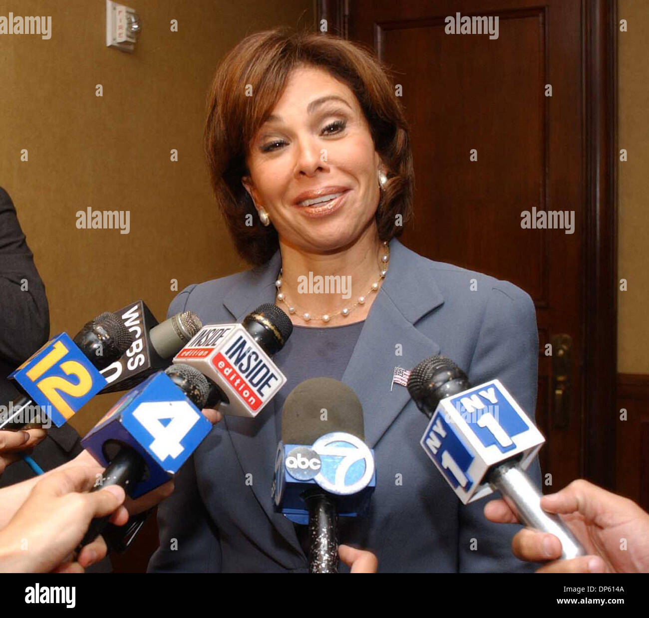 Oct 03, 2006, Manhattan, NY, USA ; Procureur général de l'État de NY Républicain candidat JEANINE PIRRO parle à une levée de fonds organisée en son honneur au New York Marriott East sur Lexington Avenue à New York. Pirro a récemment été examiné de près par les enquêteurs fédéraux pour avoir comploté pour enregistrer son mari pour savoir s'il avait une liaison. Crédit obligatoire : Photo par Neil DeCresce Banque D'Images