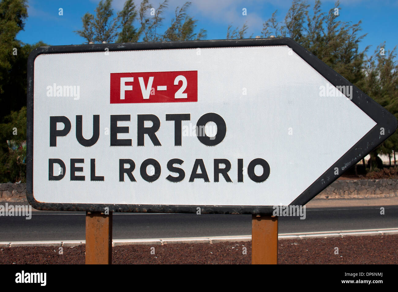 FV-2 Puerto del Rosario road sign, Caleta de Fuste, Fuerteventura, Îles Canaries, Espagne. Banque D'Images