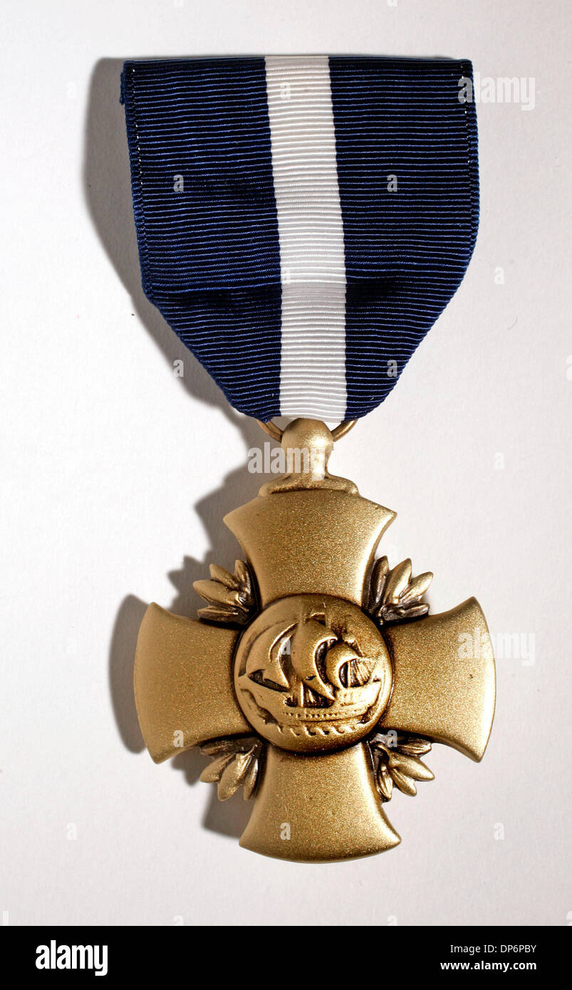 Oct 20, 2006 ; San Diego, CA, USA ; détail de médailles militaires - c'est la Navy Cross. Crédit obligatoire : Photo par Nadia Borowski Scott/SDU-T/ZUMA Press. (©) Copyright 2006 by SDU-T Banque D'Images