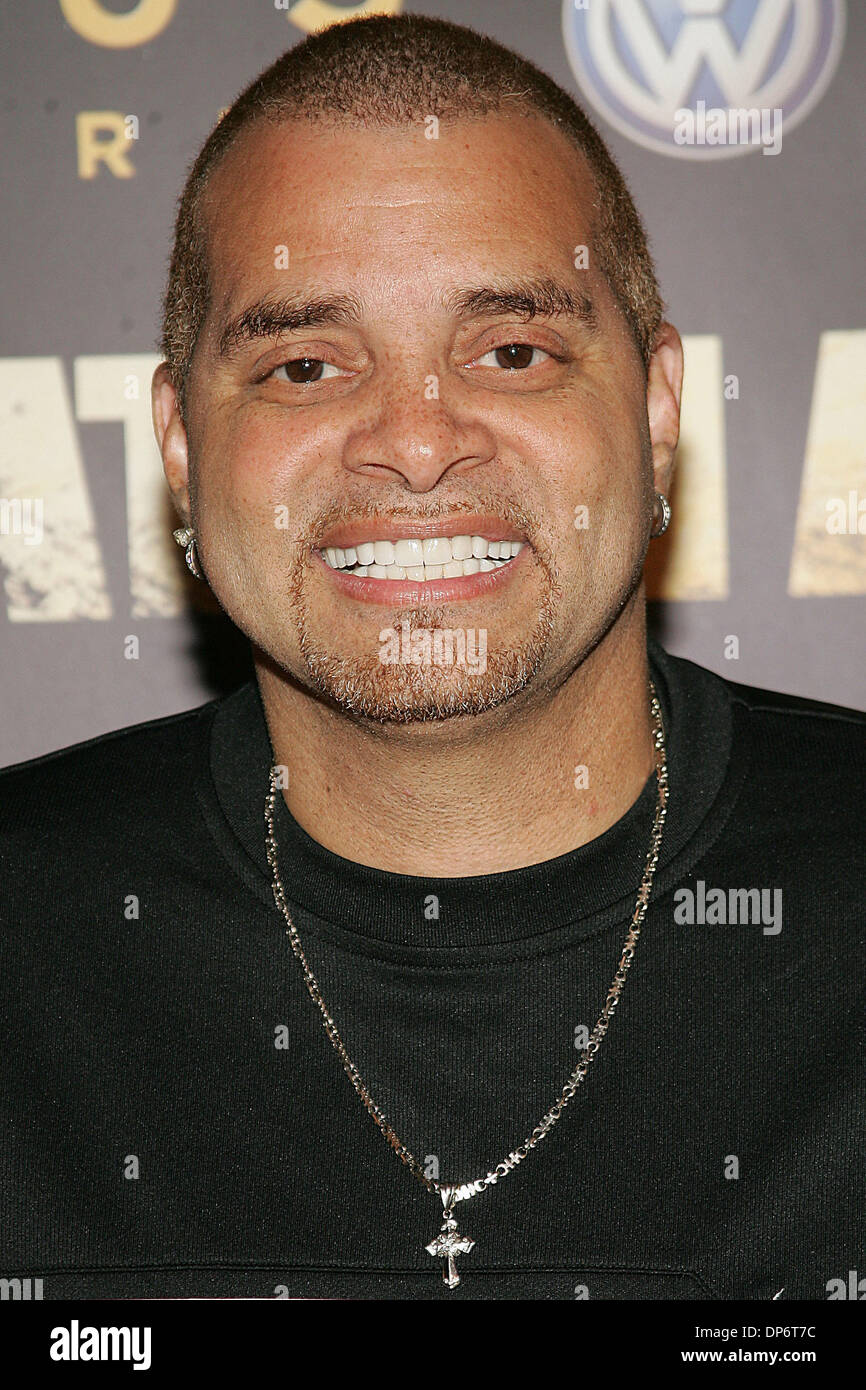 Oct 25, 2006 ; Los Angeles, CA, USA ; SINBAD pendant les arrivées à la Los Angeles Premiere de "Catch a fire" tenue à l'Arclight Cinemas à Los Angeles, CA. Crédit obligatoire : Photo par Jerome Ware/ZUMA Press. (©) Copyright 2006 by Jerome Ware Banque D'Images