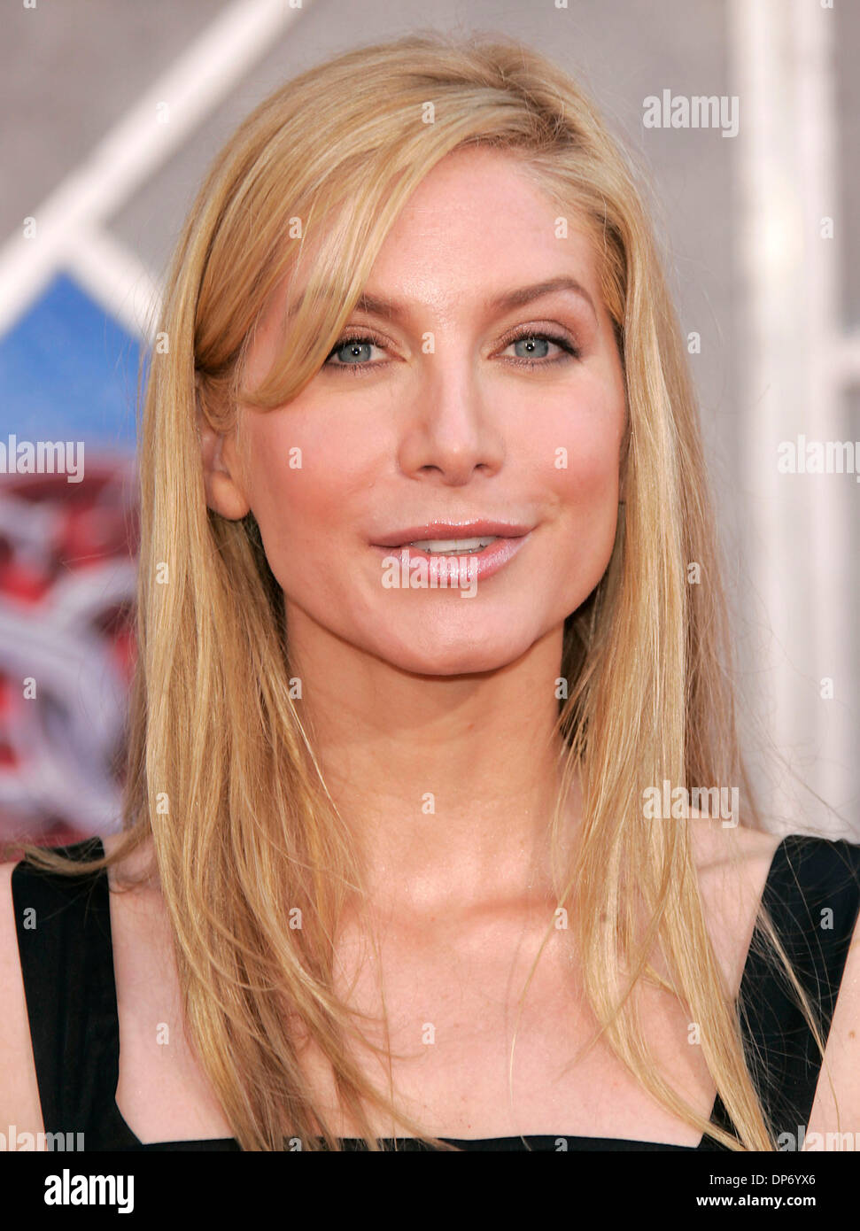 Oct 29, 2006 ; Hollywood, Californie, USA ; l'actrice ELIZABETH MITCHELL à 'The Santa Clause 3 : the escape clause' Première mondiale tenue au El Capitan Theatre. Crédit obligatoire : Photo de Lisa O'Connor/ZUMA Press. (©) Copyright 2006 by Lisa O'Connor Banque D'Images
