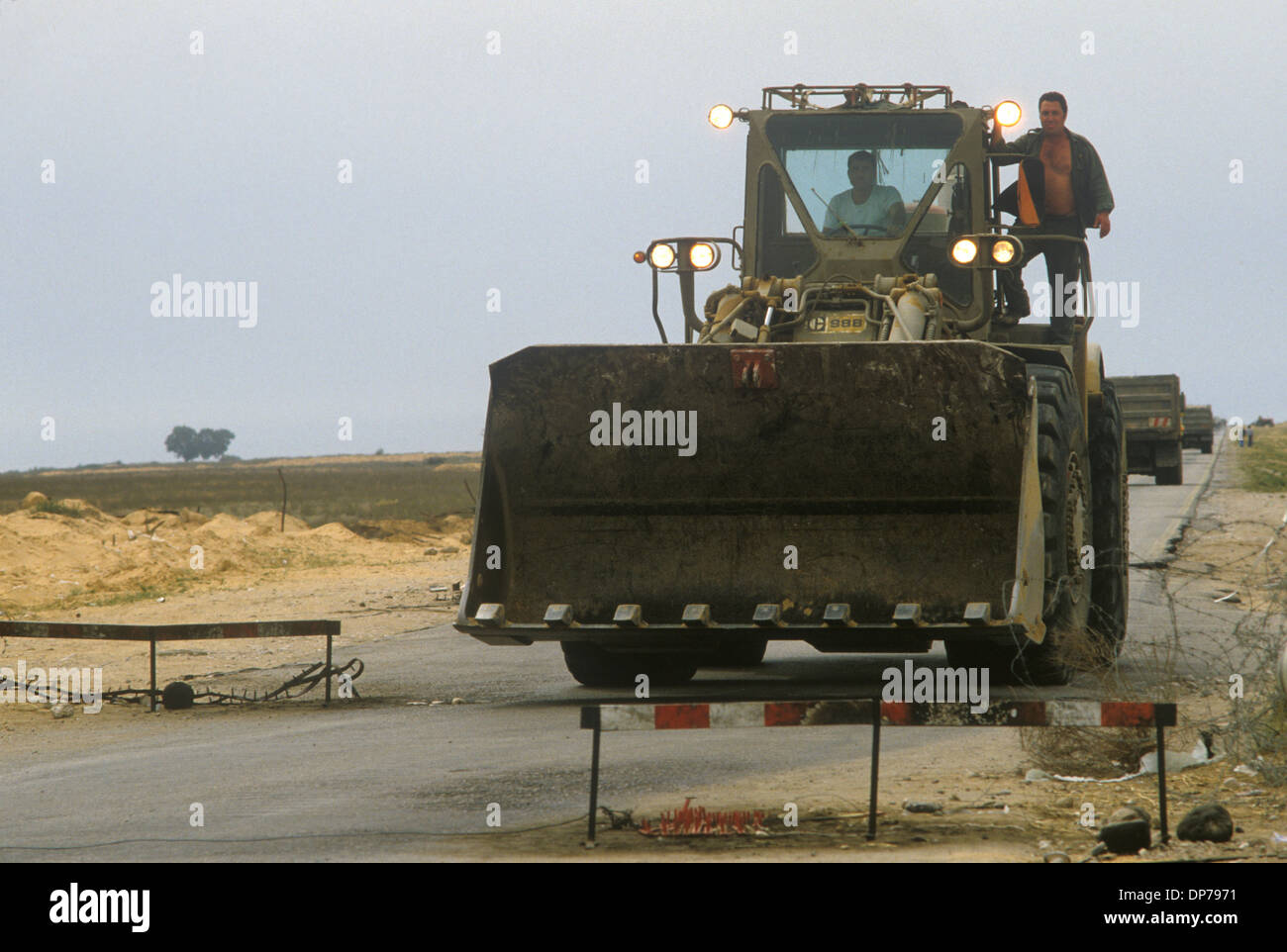 Yamit, Israël avril 1982. Yamit était une colonie israélienne établie à partir de la fin de la guerre des six jours de 1967, dans la partie nord de la péninsule du Sinaï, au sud de la bande de Gaza. La colonie a été remise à l'Égypte en 1982 dans le cadre du traité de paix Égypte-Israël de 1979. HOMER SYKES des années 1980 Banque D'Images