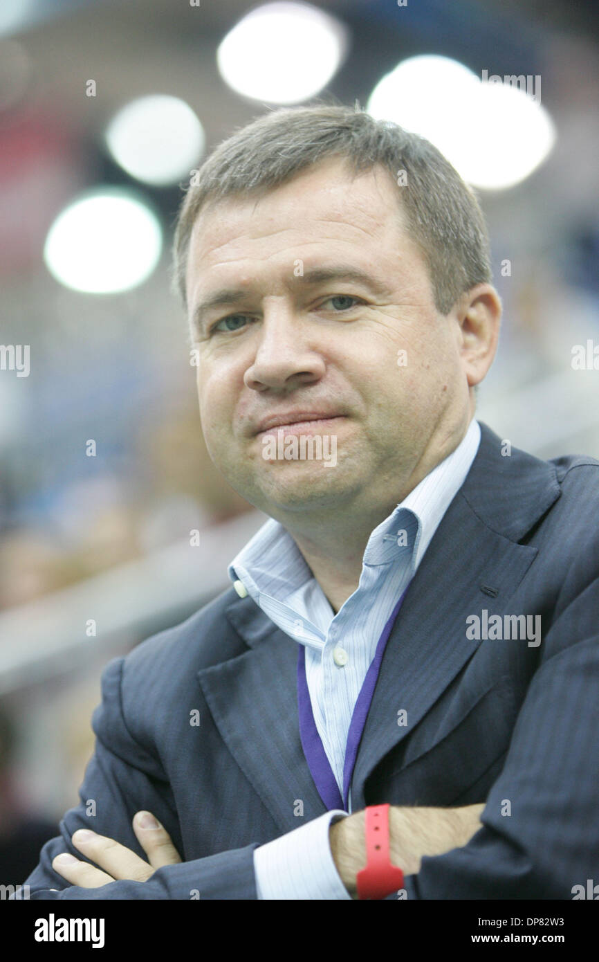 Apr 23, 2007 - Moscou, Russie - Ex-Russian Le Président Boris Eltsine (1 février 1931 - 23 avril 2007) est décédé aujourd'hui à l'âge de 76. Eltsine est devenu le premier président démocratiquement élu de la Fédération de Russie après que Mikhaïl Gorbatchev démissionne de son poste de dirigeant de l'Union soviétique en décembre 1991. Sur la photo : la fille de Boris Eltsine, Tatiana Dyachenko mari Valentin Yumashev. (Crédit Image : © Banque D'Images