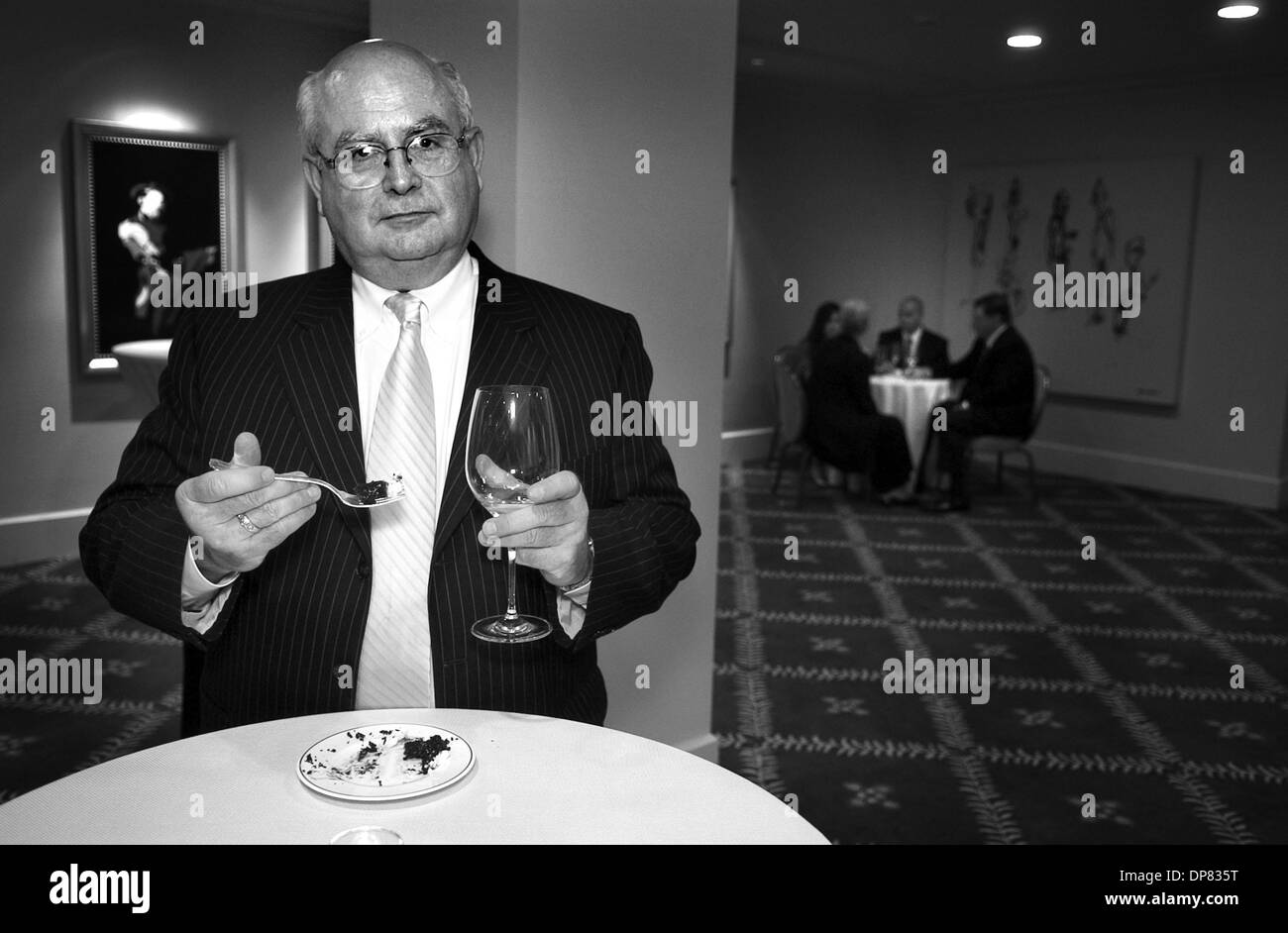 Nov 09, 2006 ; San Diego, Californie, USA ; DAN FAUCHIER, président de l'Fauchier Group, à la 120ème anniversaire partie pour le journal Daily Transcript de San Diego qui a eu lieu le 9 novembre 2006, à l'US Grant Hotel. Crédit obligatoire : Photo de J. Kat Woronowicz/San Diego Daily Transcript/ZUMA Press. (©) Copyright 2006 par San Diego Daily Transcript Banque D'Images