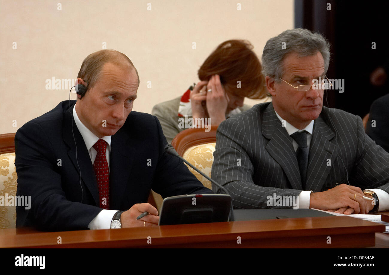 Vladimir Poutine et Sergei Yastrzhembsky à 'La Russie - UE Sommet de Sotchi. (Crédit Image : © PhotoXpress/ZUMA Press) RESTRICTIONS : l'Amérique du Nord et du sud de l'homme SEULEMENT ! Banque D'Images
