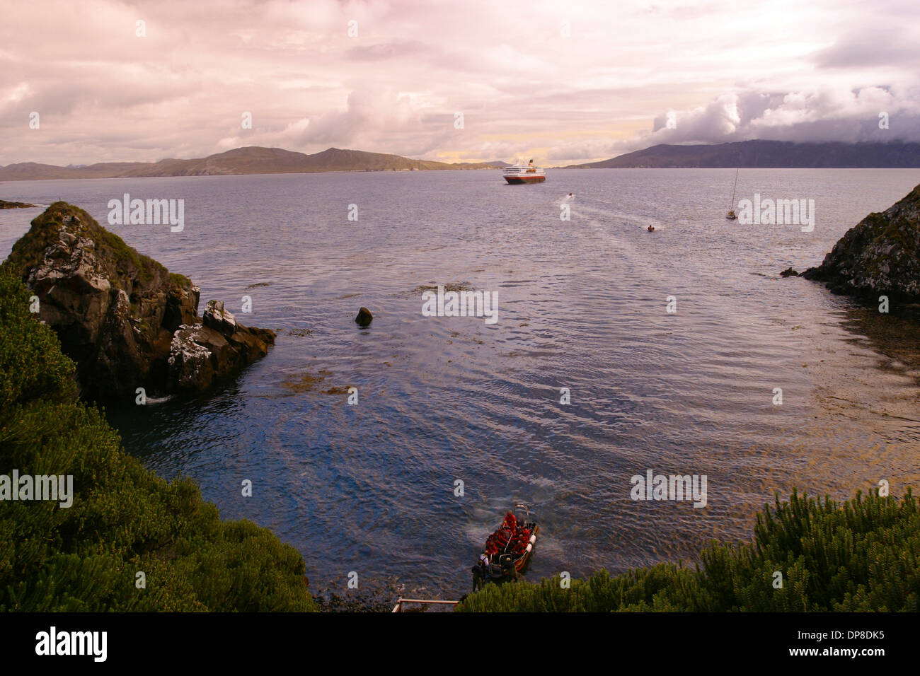 MS Nordnorge passagers faire un appel sur la rive arrière Cabo de Hornos (Cap Horn), point le plus au sud de l'Amérique du Sud, Chili Banque D'Images