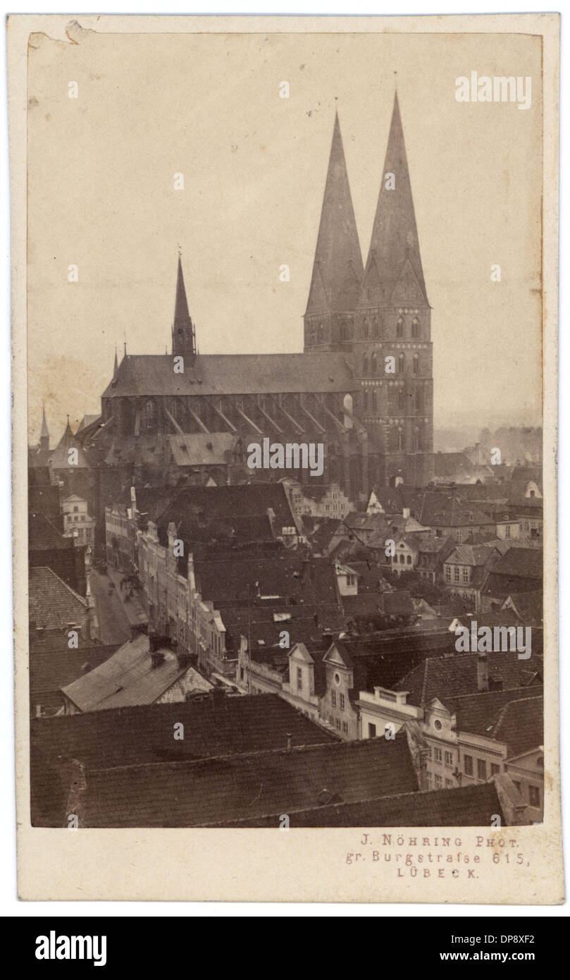 Historique La photo en noir et blanc à partir de autour de 1860 montre que l'église Saint Marien zu Lübeck. Photo:Sammlung Sauer (c) afp - Rapport Banque D'Images