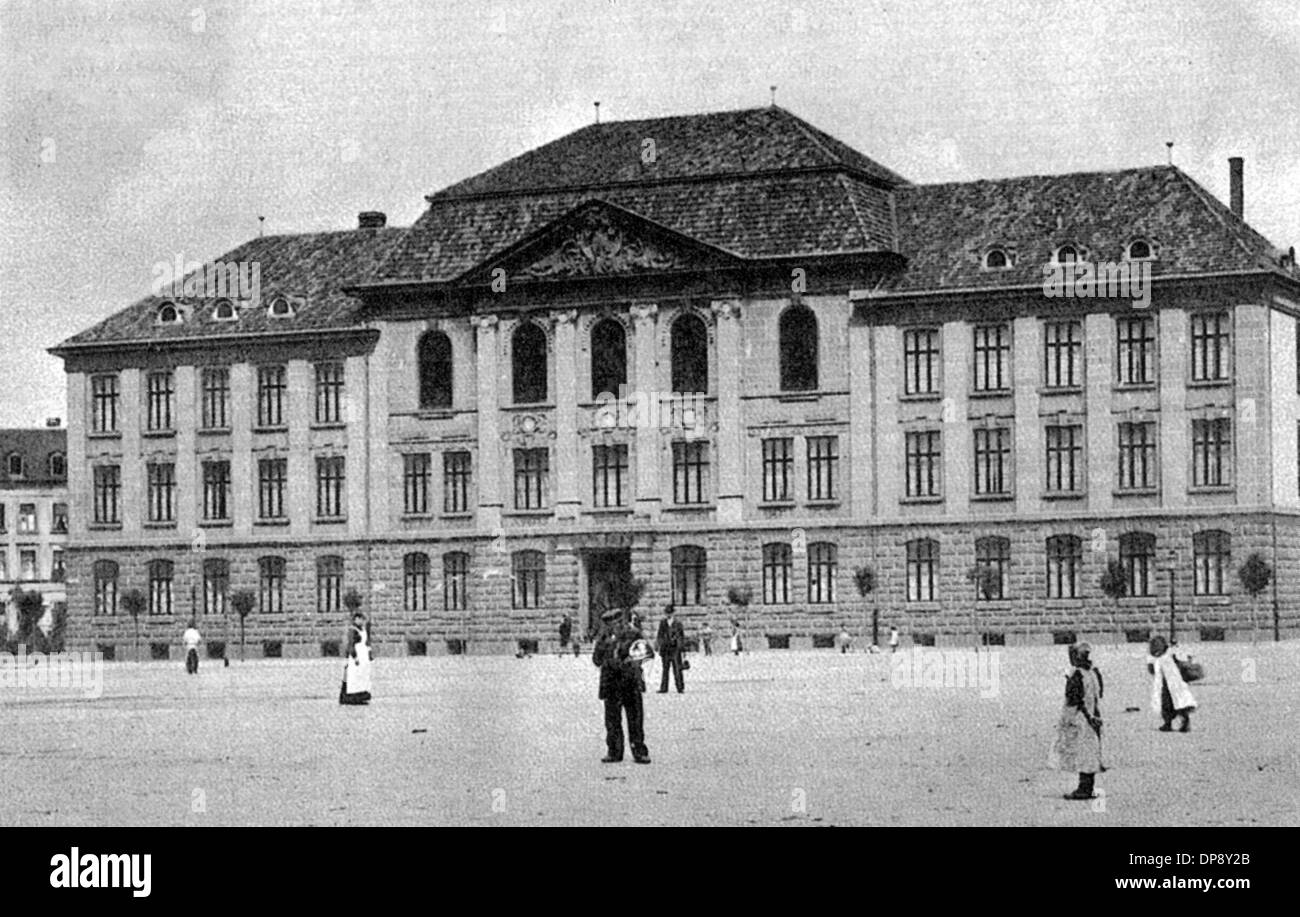 L'école intermédiaire supérieur sur place de Landwehr à St Johann en 1910. C'est l'actuel Gymnase Otto Hahn. Foto : Becker&Bredel  + + +(c) afp - + + + Banque D'Images