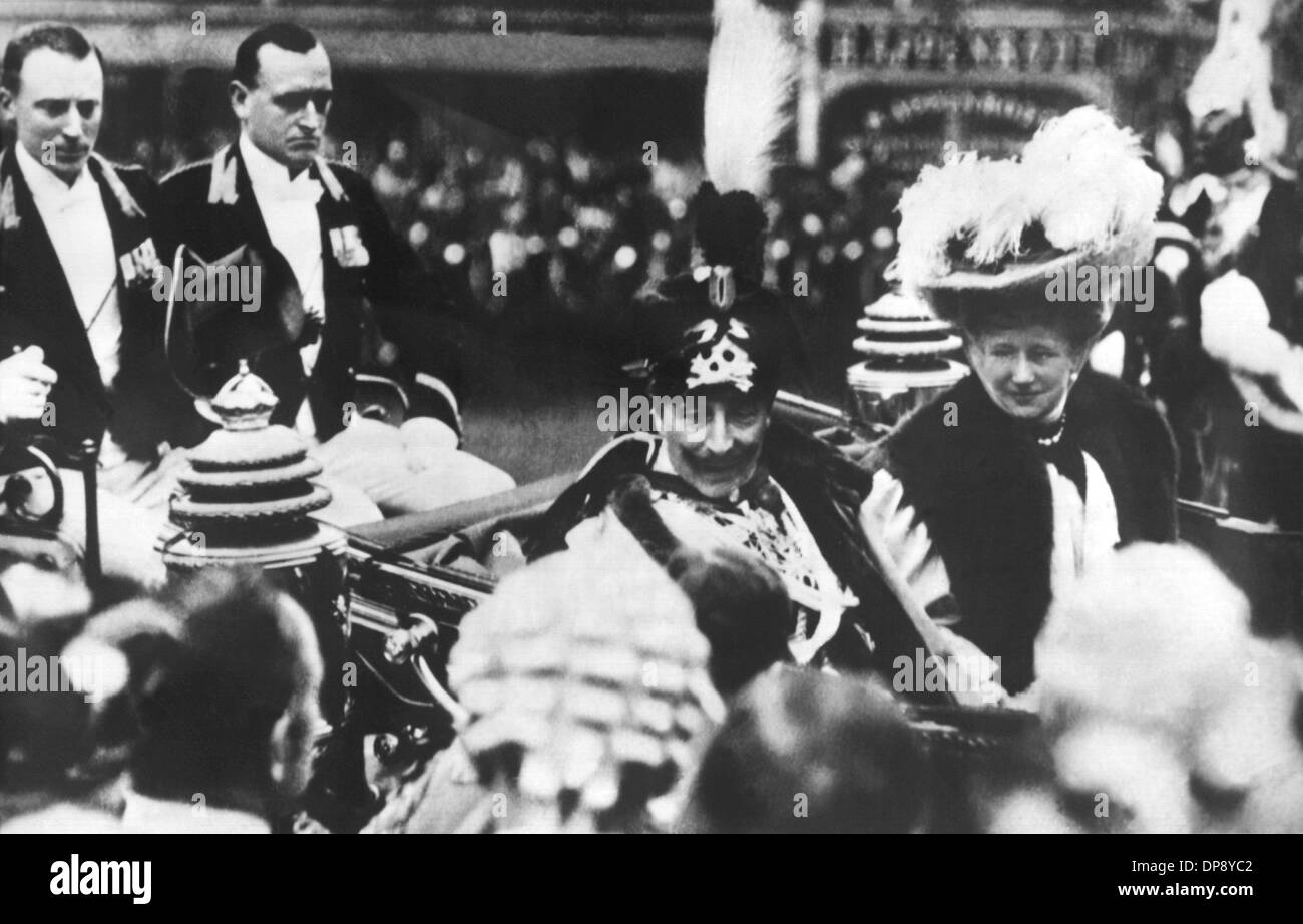 Chef de l'État allemand, l'empereur Guillaume II et son épouse Auguste Viktoria sont reçus avec enthousiasme par la population après leur arrivée à Londres le 13 novembre en 1907 lors d'une ride dans un chariot. Il devrait être la dernière visite officielle d'un chef de l'Etat allemand jusqu'à ce que président fédéral Theodor Heuss' visite en octobre 1958. Banque D'Images