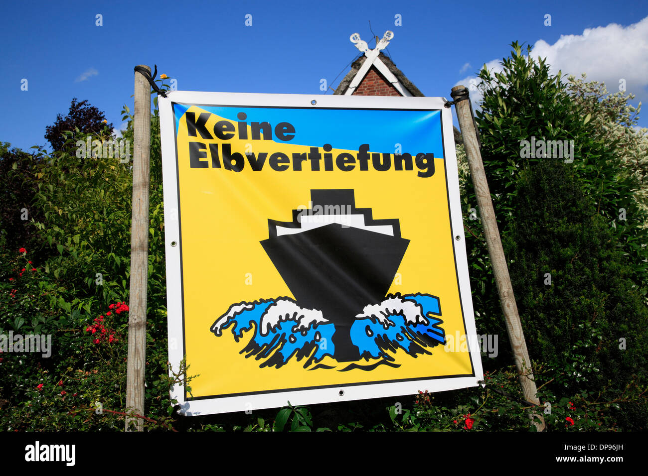 Signe de protestation contre l'approfondissement de l'Elbe , Altes Land, Basse-Saxe, Allemagne, Europe Banque D'Images