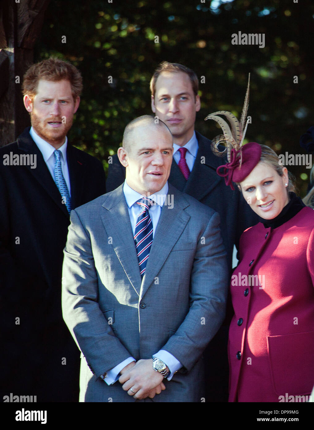 Le prince Harry, le Prince William, Zara Phillips et Mike Tindall assister au service de la Famille Royale à Sandringham le jour de Noël 201 Banque D'Images