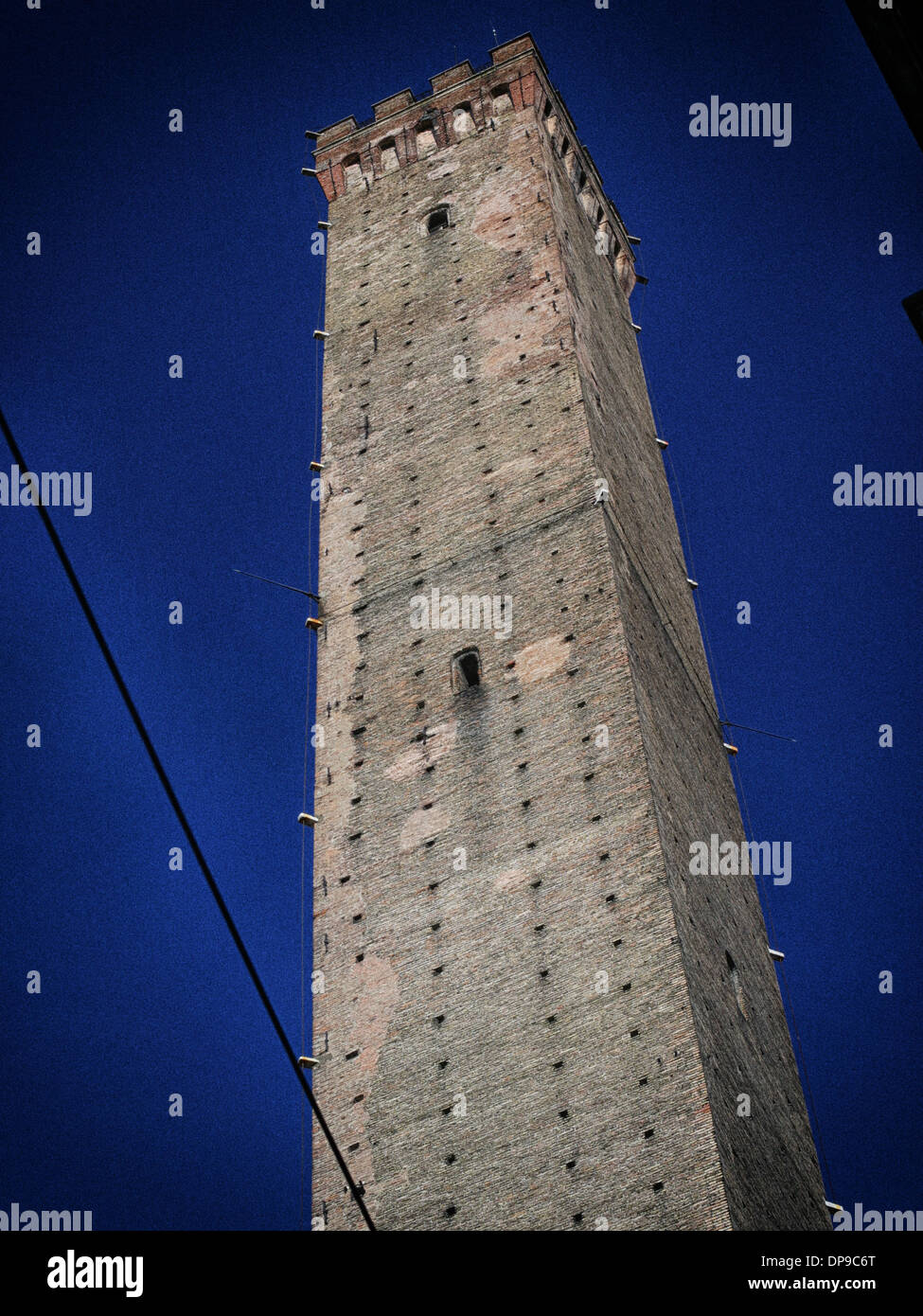 Bologne, Emilie-Romagne, Italie. 500 marches mènent au sommet de la tour Asinelli nommé d'après la famille qui l'a construit Banque D'Images