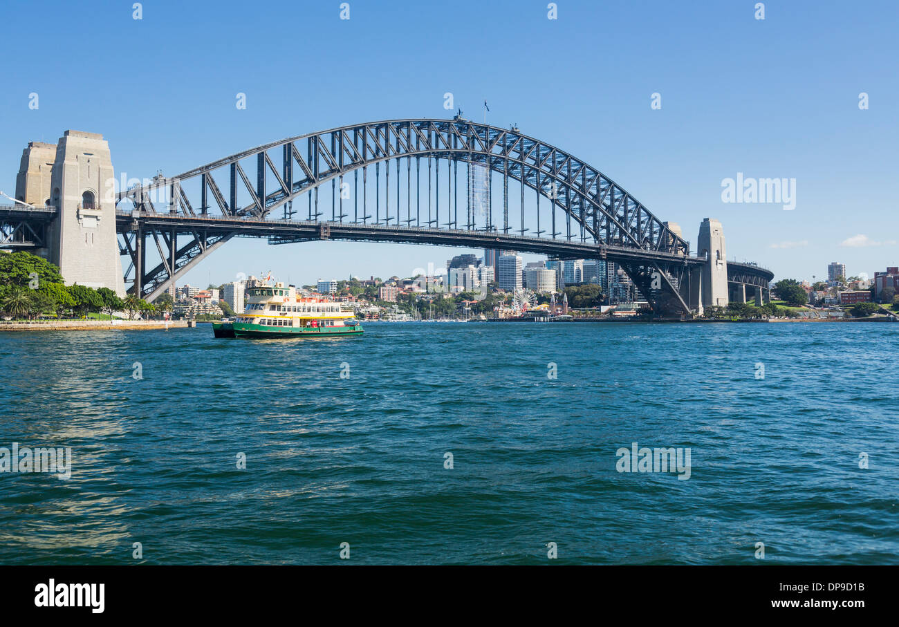 Sydney Harbour Bridge et Sydney Ferries un ferry de Dawes Point Park, Sydney, Australie Banque D'Images