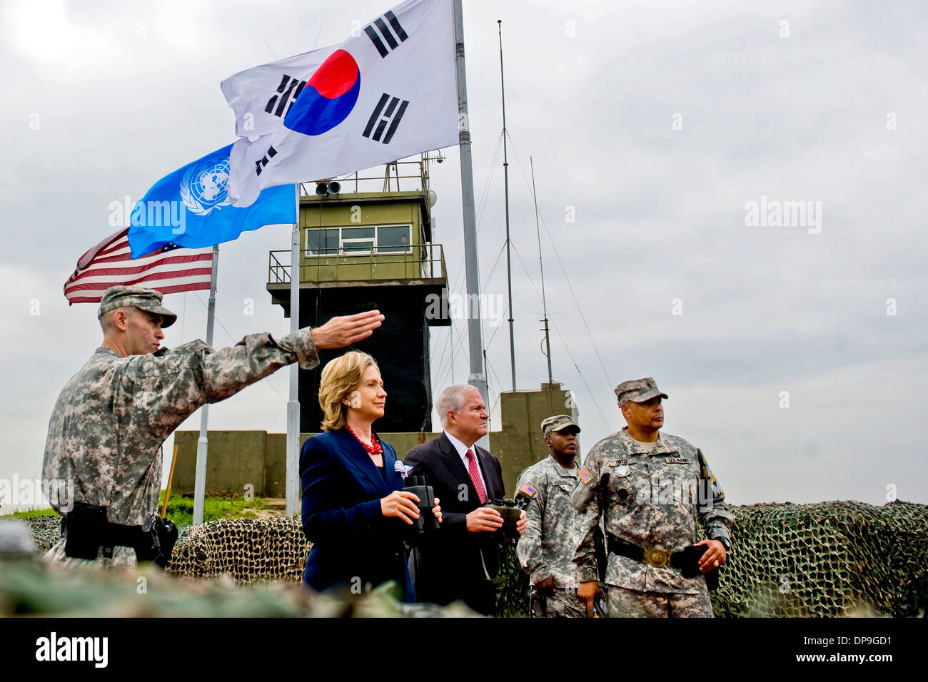 Secrétaire d'État américaine Hillary Clinton et le secrétaire à la défense, Robert M. Gates donnent sur la Corée du Nord Banque D'Images