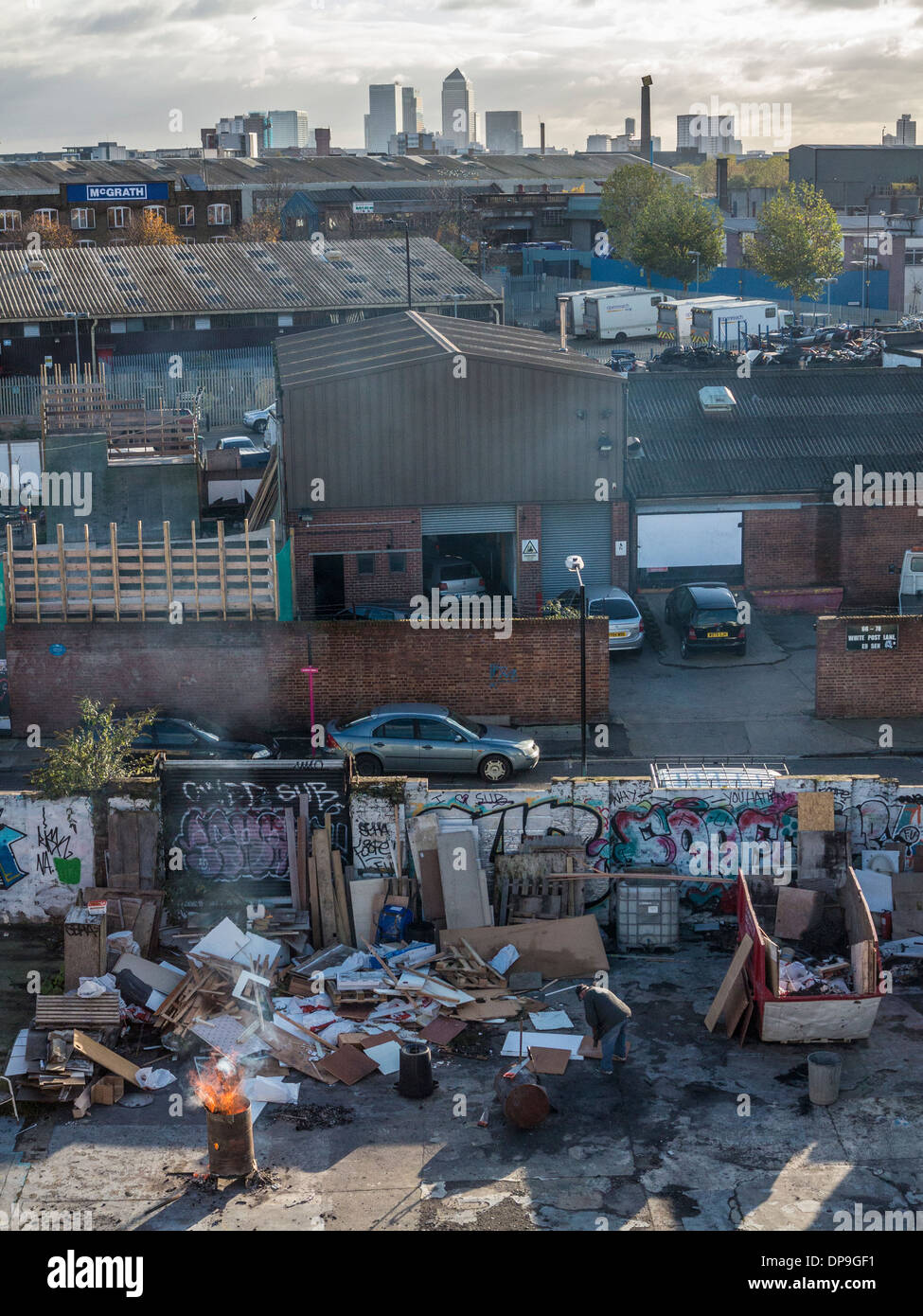 D'Hackney Wick, Londres est à l'ombre de la 2012 Stade Olympique et le quartier financier dans le Docklands dans la distance Banque D'Images